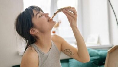 5 Makanan & Minuman yang Harus Dihindari Agar Menstruasi Lancar dan Bebas Rasa Sakit