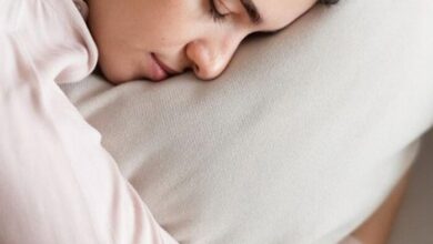 Sering Mengigau saat Tidur? Kenali Penyebab, Dampak, dan Cara Ampuh Mengatasinya!