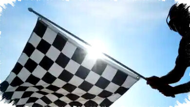 Checkered Flag Bendera Kotak-Kotak Ikonik yang Menyatukan Sejarah Sportivitas dan Jantung Balap di Start Finish Lintasan