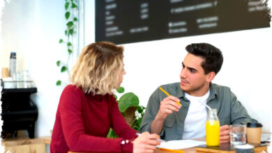 Cara Cowok Memberi Kritik Peduli Ke Pasangan, Empati dan Solusi Untuk Hubungan Lebih Kuat dan Tanpa Luka